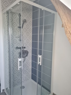 Shower, toilet paper