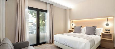 Premium bedding, down duvets, minibar, desk