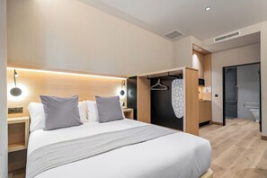 Estudio Deluxe, acceso para personas con movilidad reducida | Ropa de cama de alta calidad, edredón, minibar y escritorio 