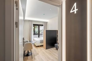 Estudio superior | Ropa de cama de alta calidad, edredón, minibar y escritorio 