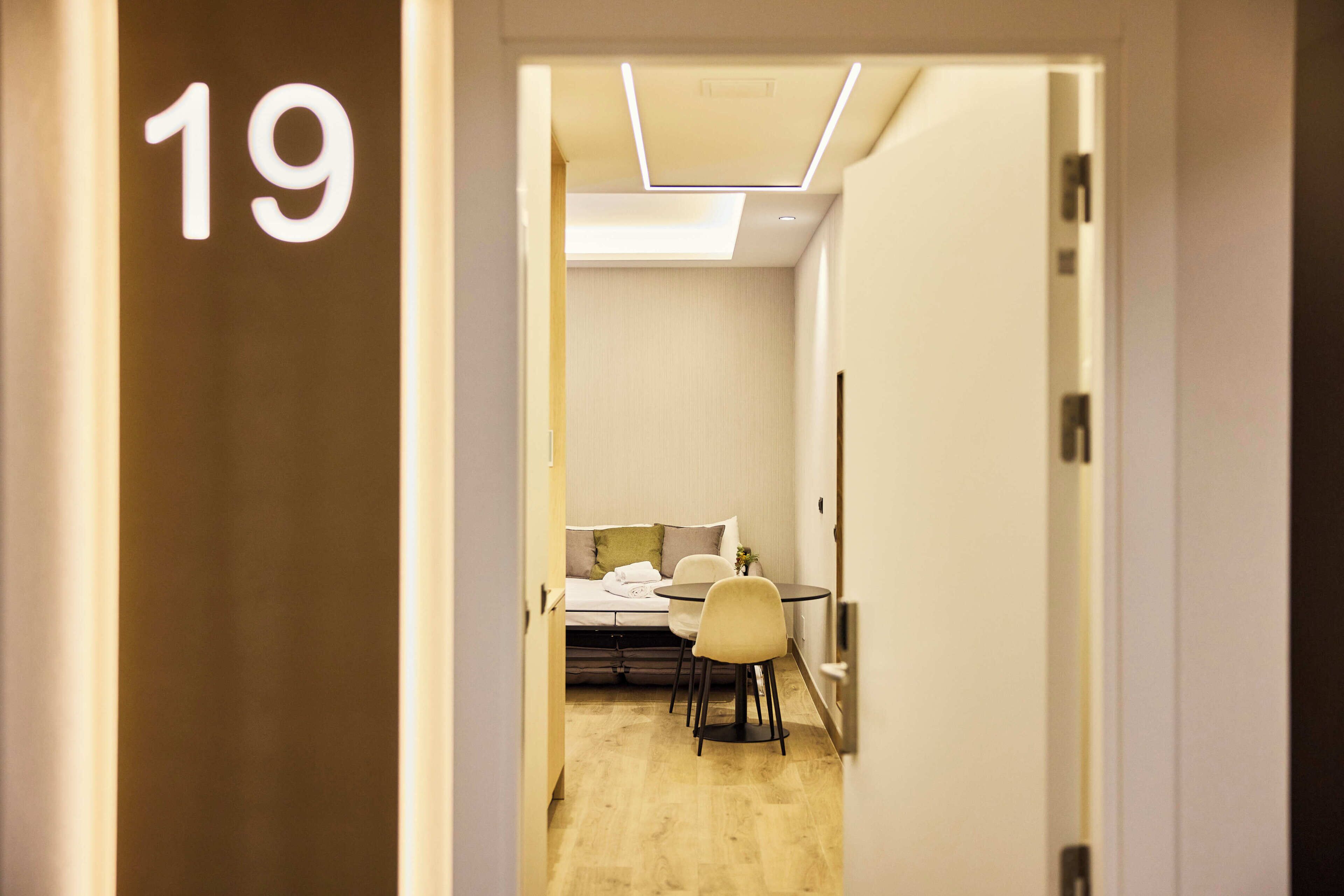 Estudio superior | Ropa de cama de alta calidad, edredones de plumas, minibar y escritorio