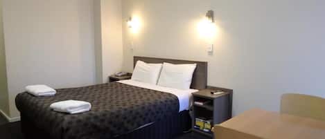 Deluxe Double Room, Garden View | Iron/ironing board, free WiFi
