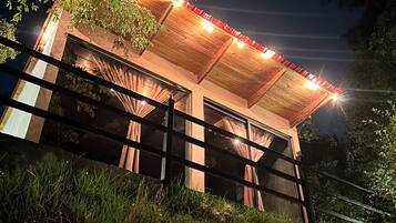 Habitación básica, balcón, vista a la montaña | Exterior