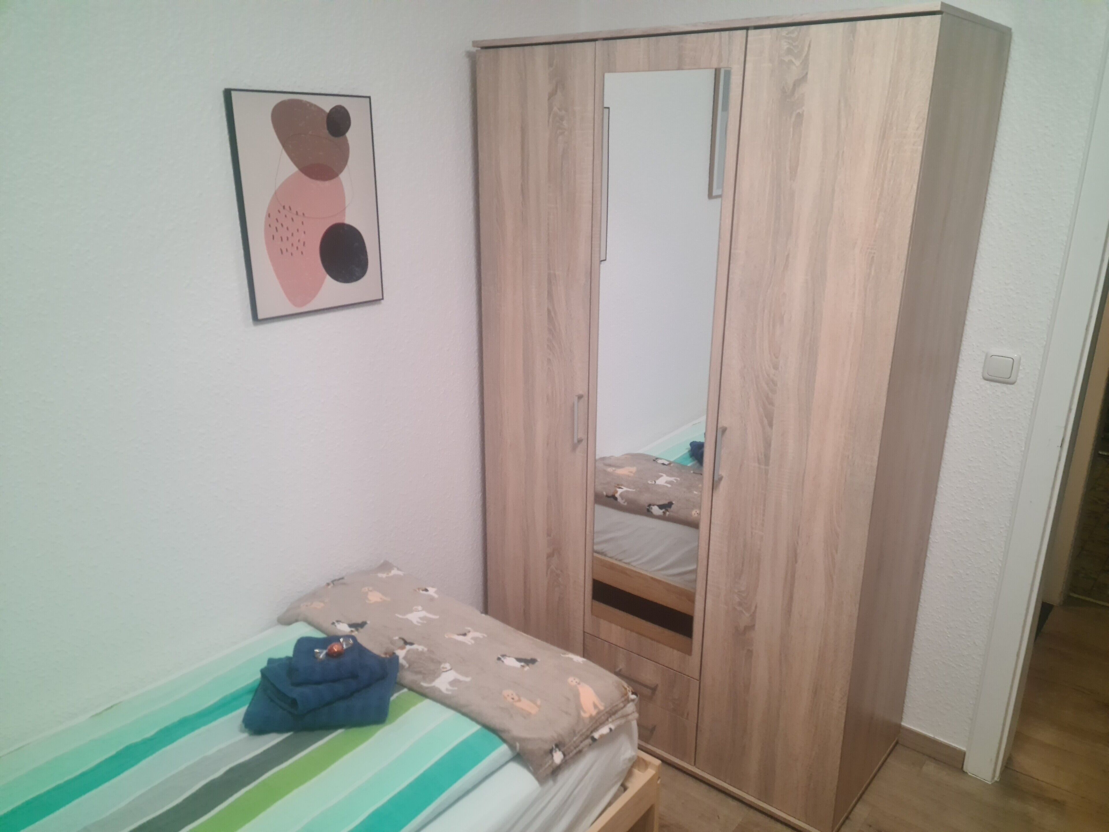 Iron/ironing board, WiFi, bed sheets