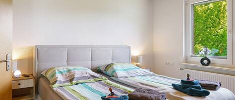 Iron/ironing board, WiFi, bed sheets
