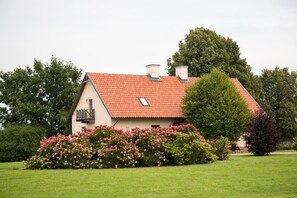 Exterior - Mazmežotnes muiža (Mazmežotne)