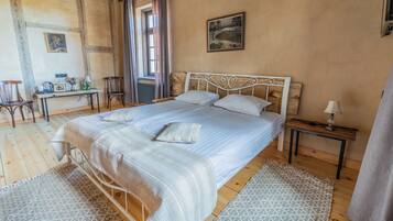 Habitación clásica doble, vistas al jardín | Escritorio