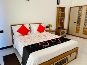 Classic-Studio, Balkon, Stadtblick | Zimmersafe, schallisolierte Zimmer, Bügeleisen/Bügelbrett