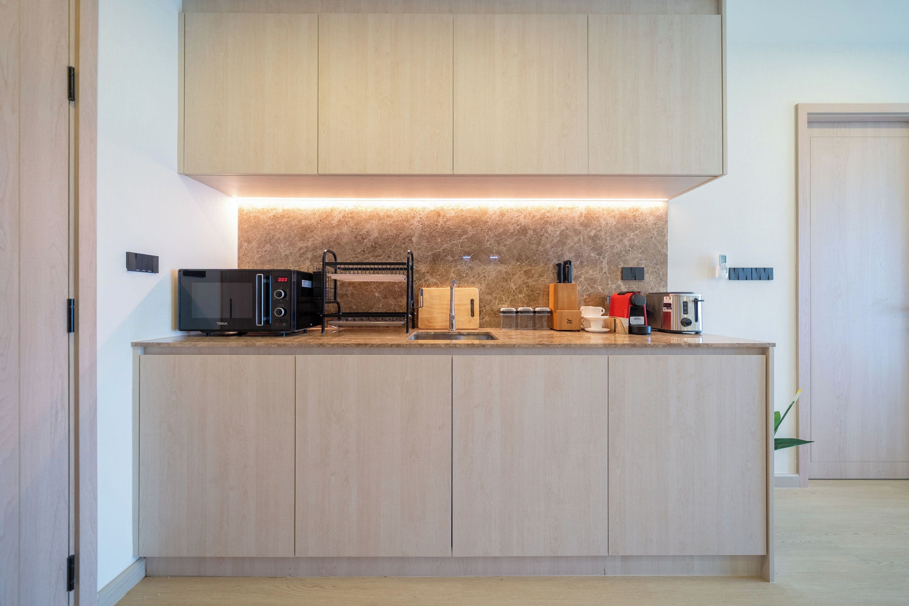 Double Room, Balcony, Garden View | Private kitchen | Fridge, microwave, stovetop, coffee/tea maker