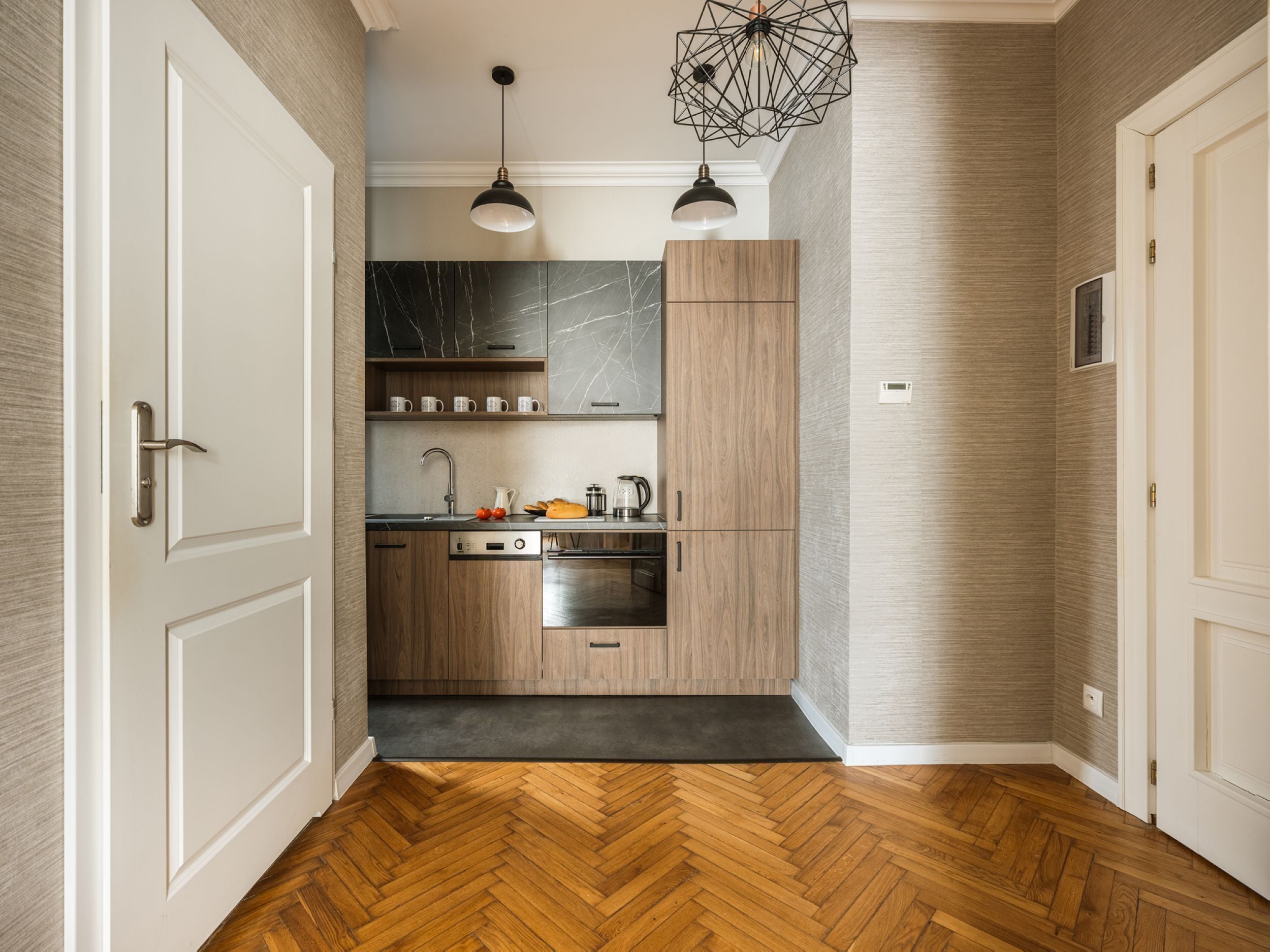 Comfort Apartment, Courtyard View | Private kitchen | Fridge, stovetop, electric kettle, cookware/dishes/utensils