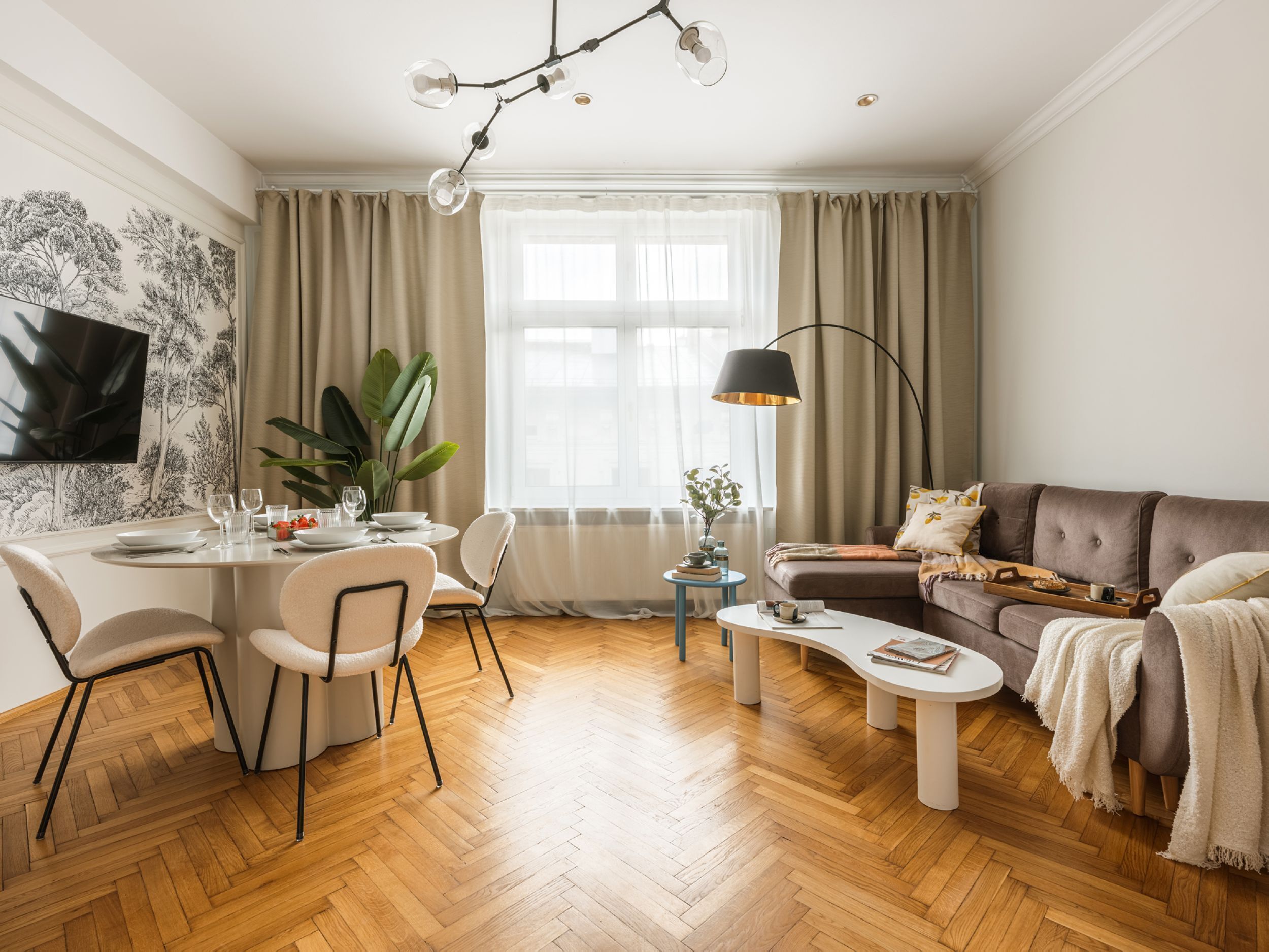 Apartamento conforto, vista para o pátio | Área de estar | Smart TV