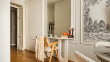 Comfort Apartment, Courtyard View | Dining