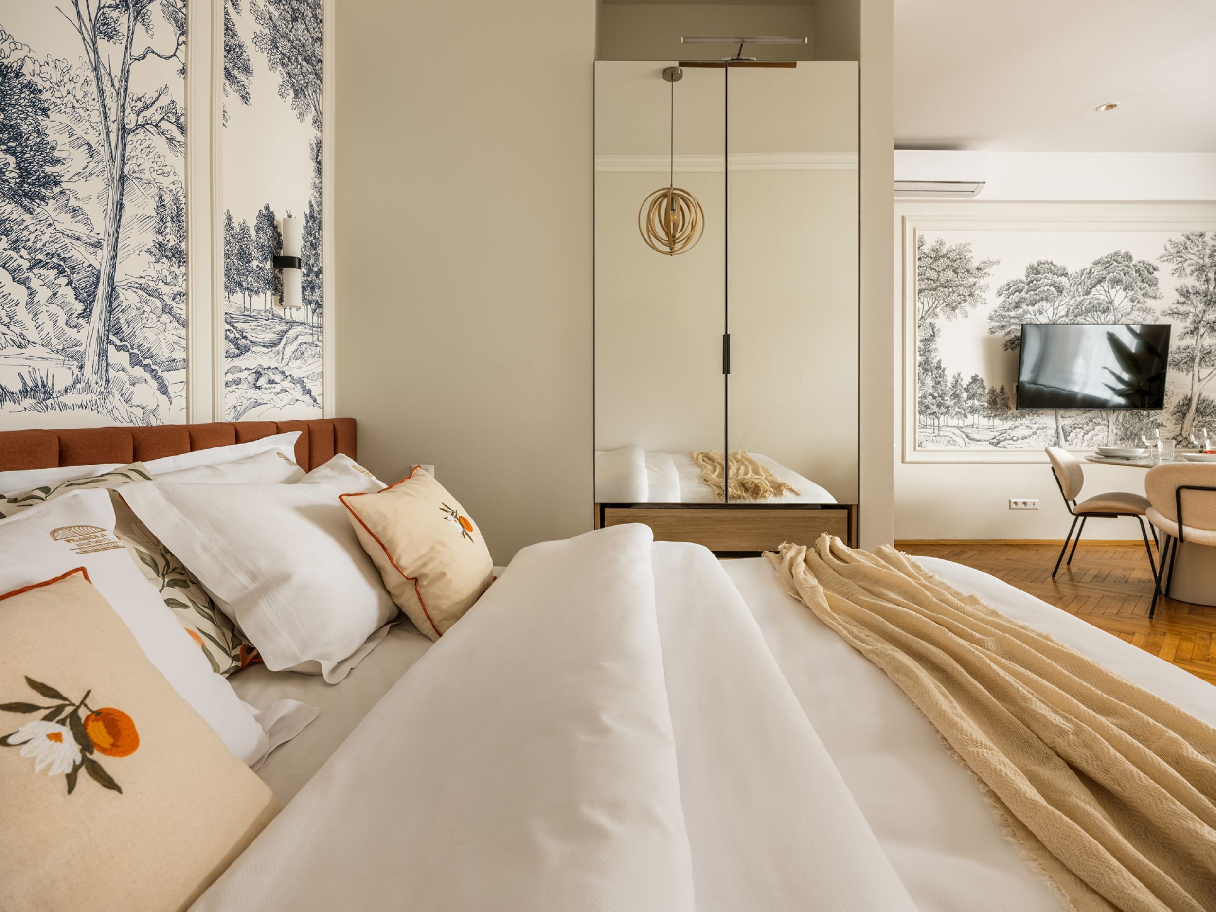 Comfort-Apartment, Blick auf den Innenhof | Individuell dekoriert, individuell eingerichtet, Bügeleisen/Bügelbrett