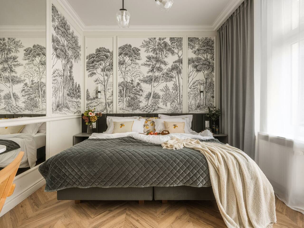 Familienapartment, Balkon, Blick auf den Innenhof | Individuell dekoriert, individuell eingerichtet, Bügeleisen/Bügelbrett