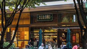 Outdoor dining - MetaWise 1Bed Next to ICC Darling Harbour 38 (Sydney)