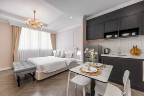 Design Studio, Non Smoking, Kitchen | In-room dining - Utopia Dream Apart-Hotel Nai Harn (Rawai)