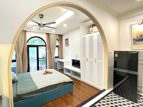 Elegant Home - City View - Center