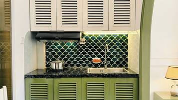 Standard Apartment, Balcony, City View | Private kitchen
