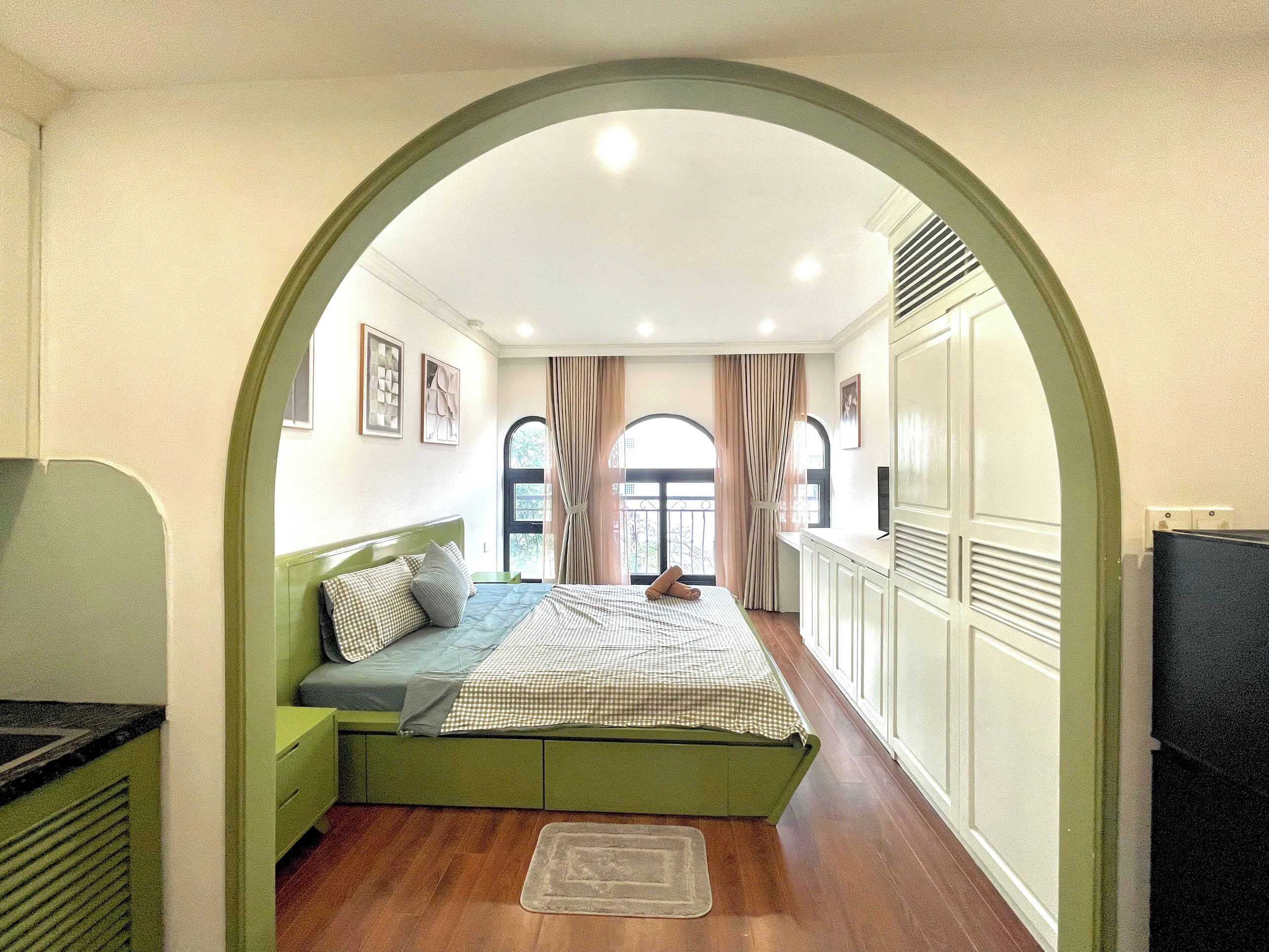 Apartamento estándar, balcón, vistas a la ciudad | Escritorio, cortinas opacas, tabla de planchar con plancha y wifi gratis