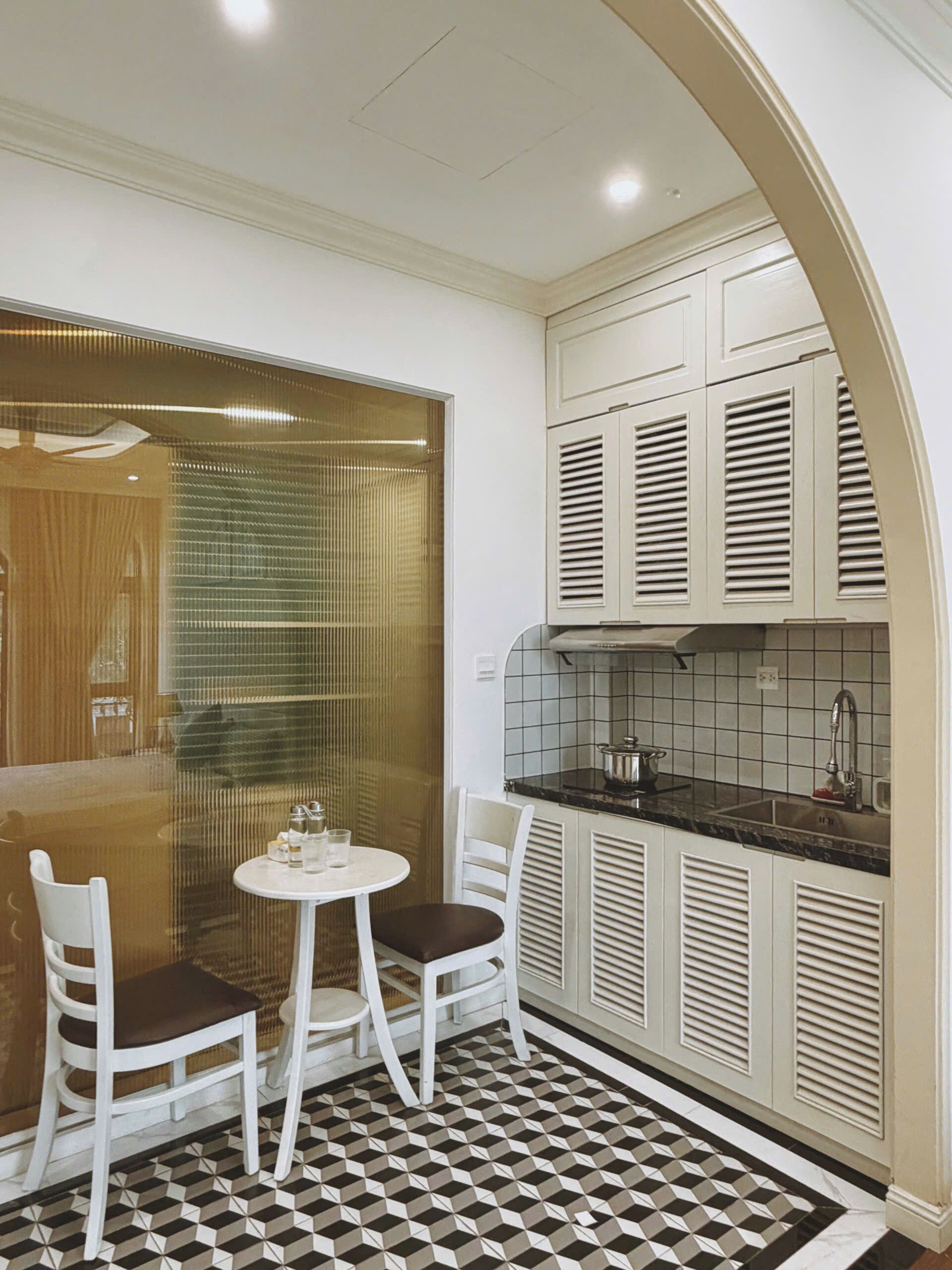 Standard Apartment, Balcony, City View | Interior