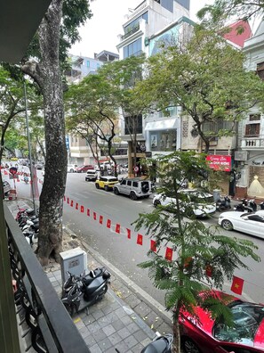 Apartemen Standar, pemandangan kota | Balkon