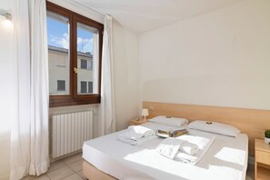 Bed sheets - Porto Letizia Bach 5, Porlezza, Italy (Porlezza)