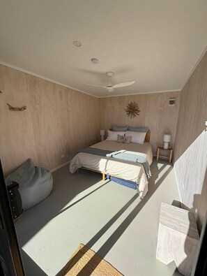 3 bedrooms - Estuary views, 100 meter walk to the beach, the perfect beach family get away. (Kaeo)