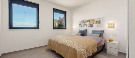 Basic Apartment, Sea View | Iron/ironing board, free cribs/infant beds, free WiFi, bed sheets