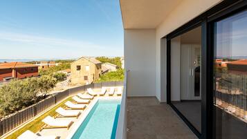 Classic Apartment, Sea View | Property grounds