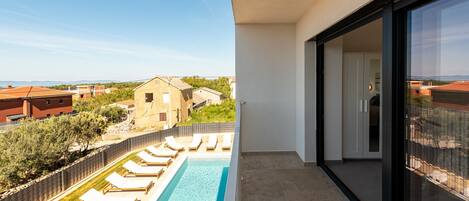 Classic Apartment, Sea View | Property grounds