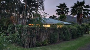 Property grounds - One minute walk to one of the best snorkling/swimming beaches in Rarotonga (Arorangi)
