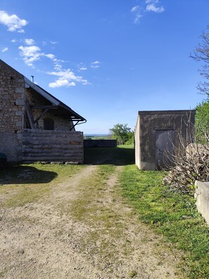 Property grounds - Spacious cottage with breathtaking views of the Morvan region (Saint-Léger-Vauban)