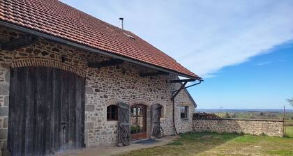 Spacious cottage with breathtaking views of the Morvan region