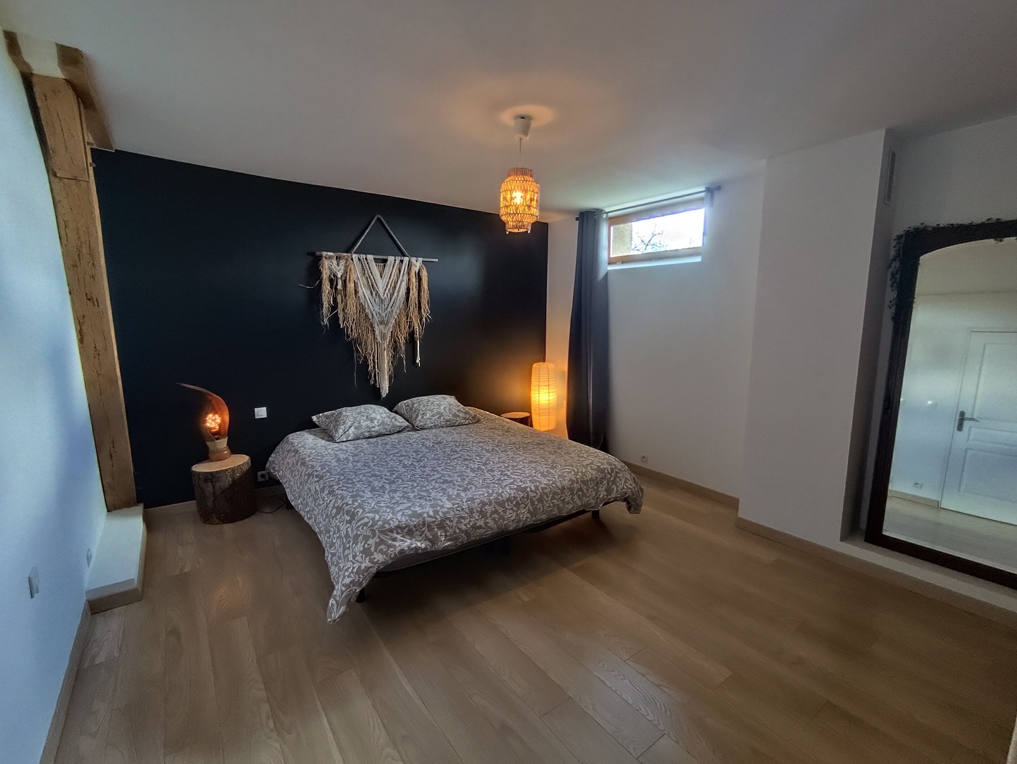 4 bedrooms, internet, bed sheets