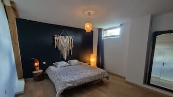 4 bedrooms, internet, bed sheets