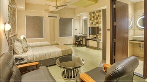 Desk, laptop workspace, free WiFi - AS Airport Inn (Athani)