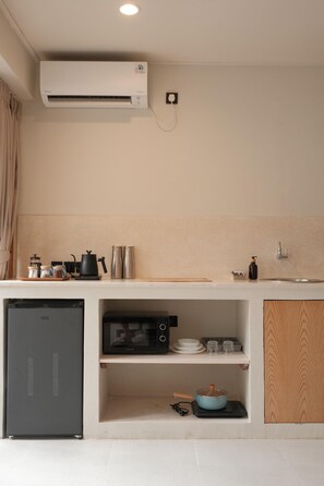 Studio, Multiple Beds, Kitchenette | Private kitchen | Microwave - Leha-Leha Kuta Lombok (Pujut)