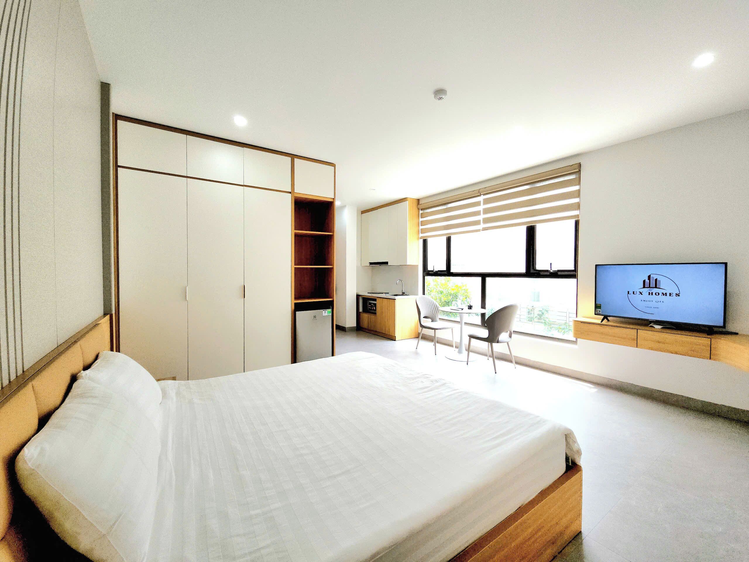 Deluxe-Apartment, Stadtblick | Schreibtisch, laptopgeeigneter Arbeitsplatz, kostenloses WLAN