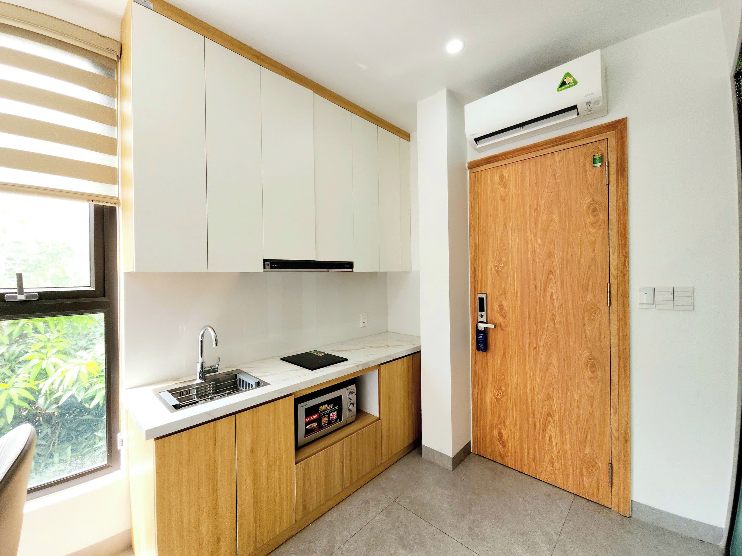 Luxury Apartment, City View | Private kitchen | Mini-fridge, microwave, stovetop, cookware/dishes/utensils