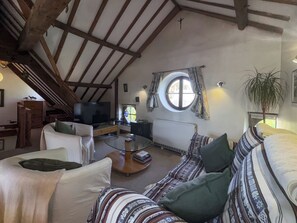 TV - 1 bedroom accommodation in Snettisham (Snettisham)