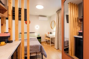 1 habitación, escritorio, tabla de planchar con plancha y wifi gratis 