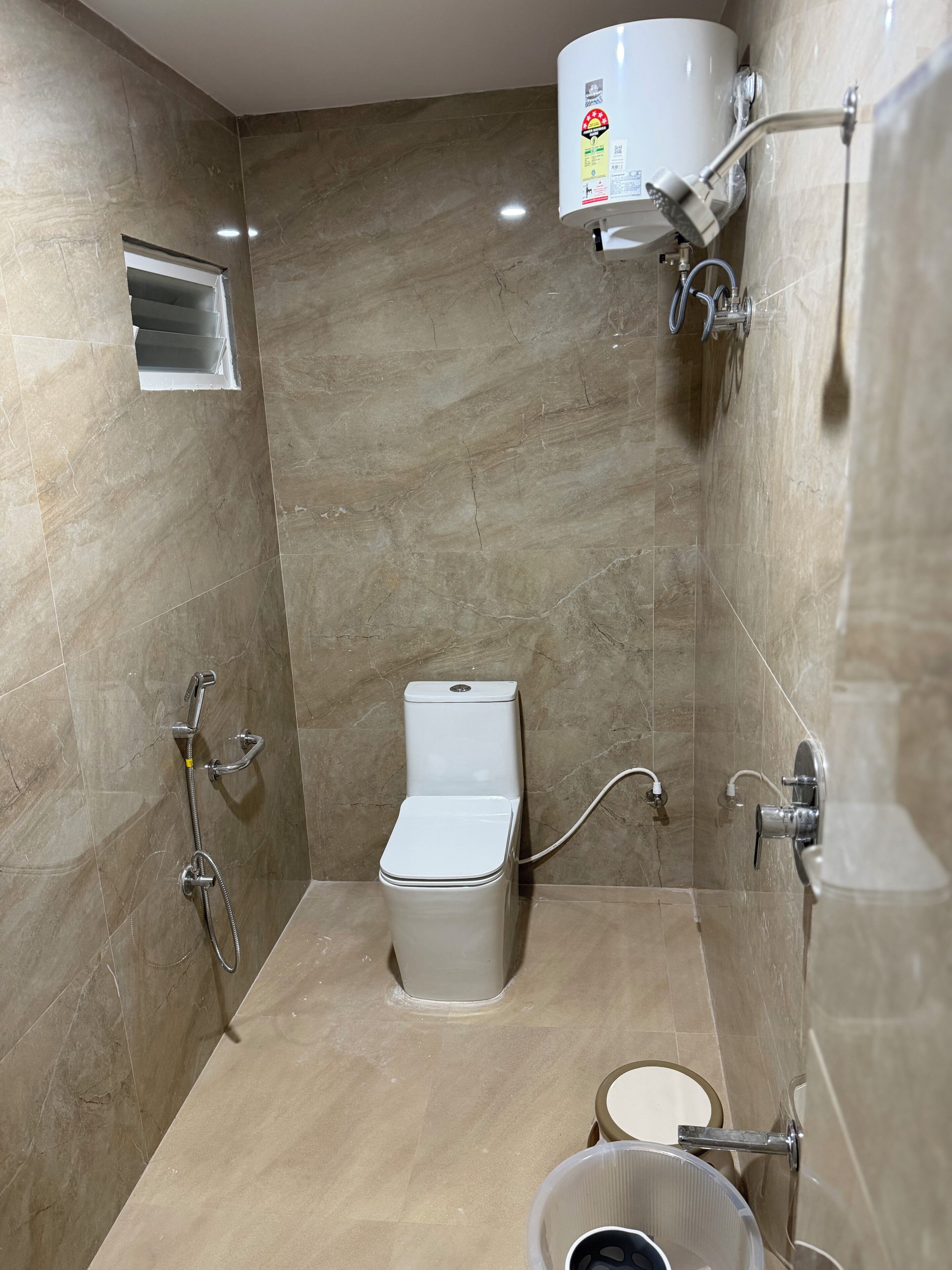Deluxe Double Room | Bathroom | Shower, towels, soap, shampoo