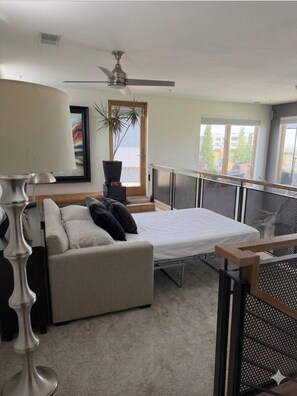 Iron/ironing board, WiFi, bed sheets - Spacious 3-bedroom condo in charming Atlanta with AC (Atlanta)