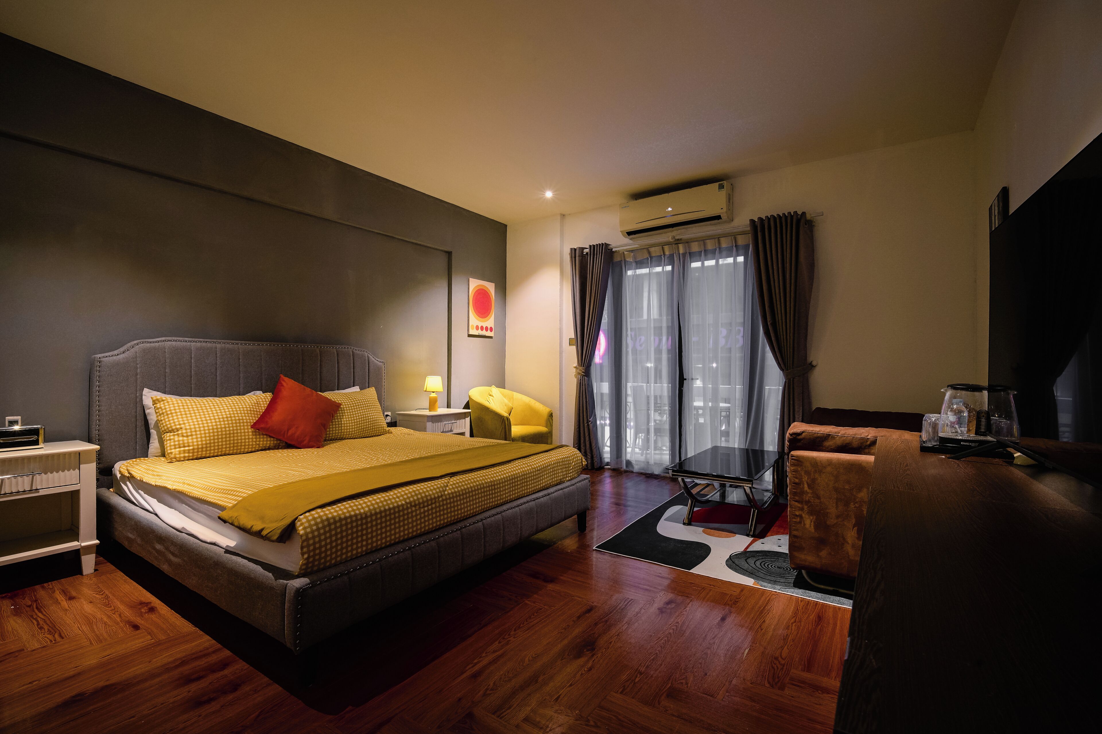 Camera Deluxe, balcone, vista città | Wi-Fi gratuito, lenzuola