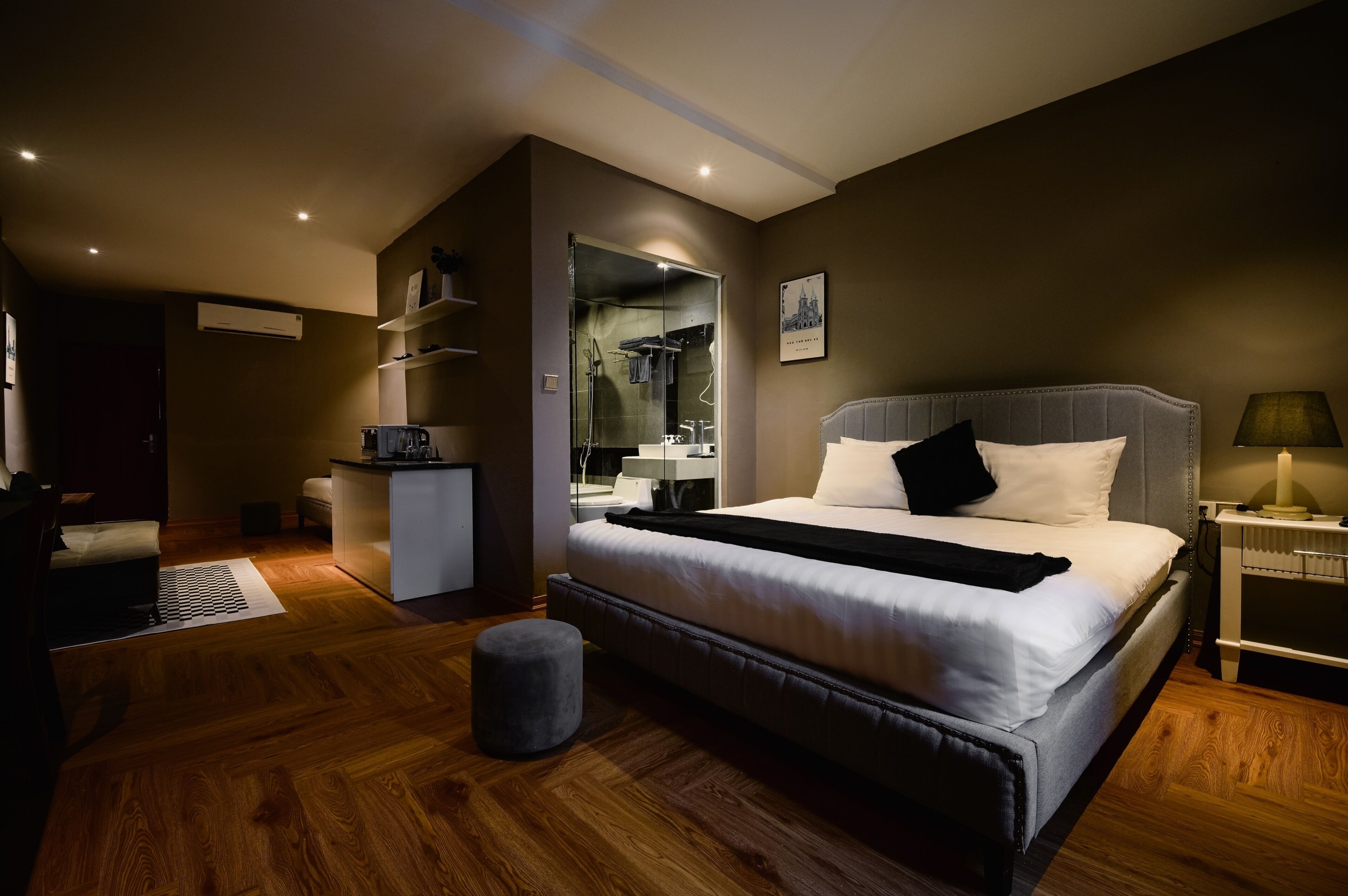 Free WiFi, bed sheets