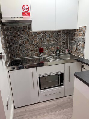 Fridge, microwave, stovetop