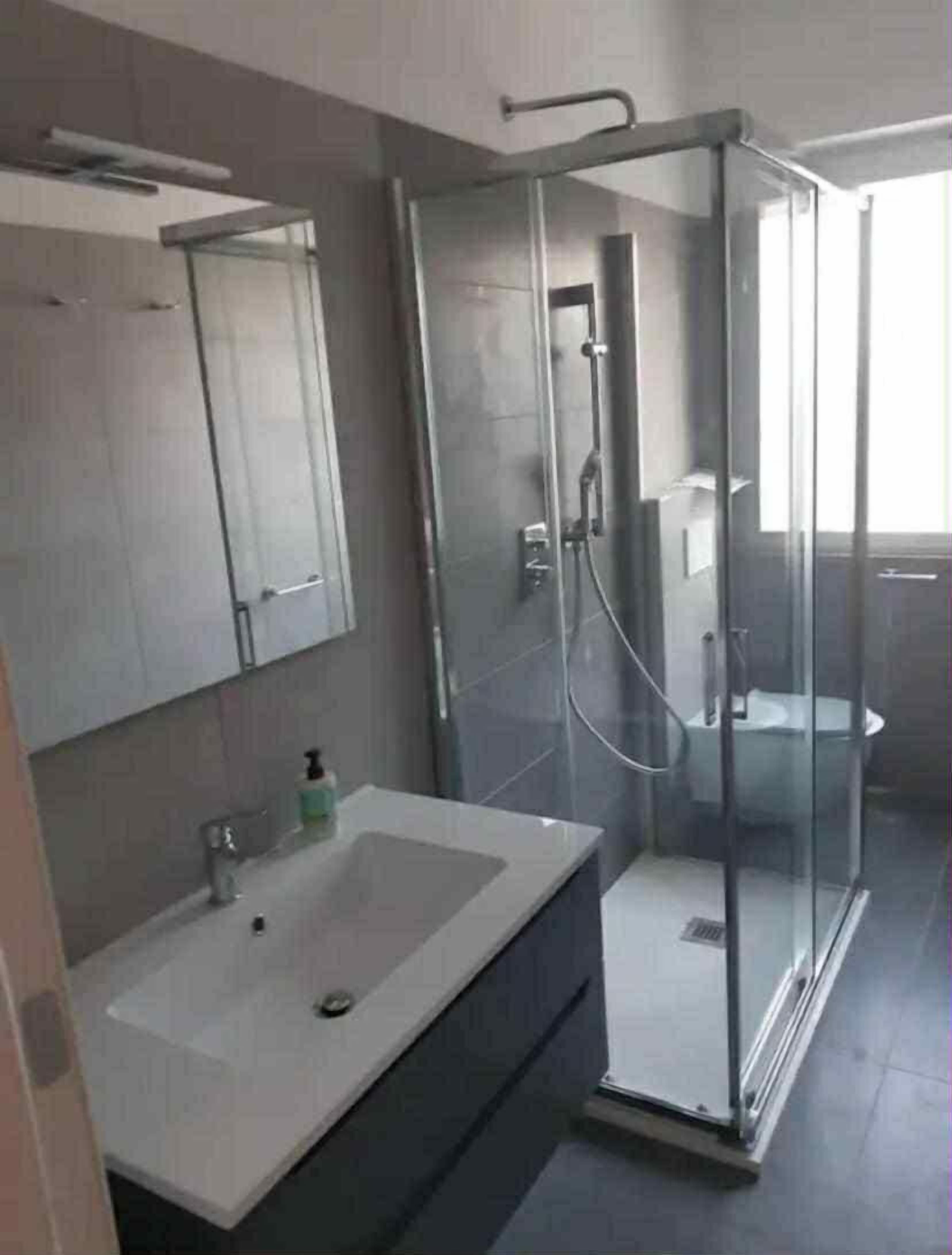 Appart'hôtel, patio, vue colline | Salle de bain