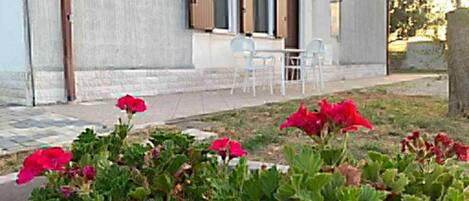 Apartment, Terrasse, Meerblick | Speisen im Freien