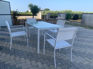 Appartamento, patio, vista collina | Ristorazione all'aperto