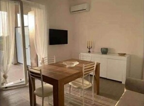 Apartment, Sea View | Ruang tamu